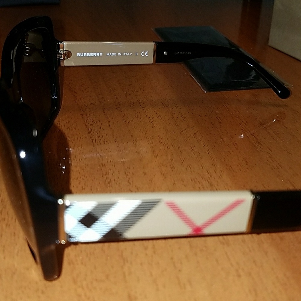 NWT Authentic Womens Burberry Square Sunglasses - Picture 3 of 8